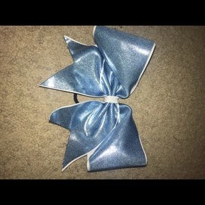 silver/blue cheer bow.